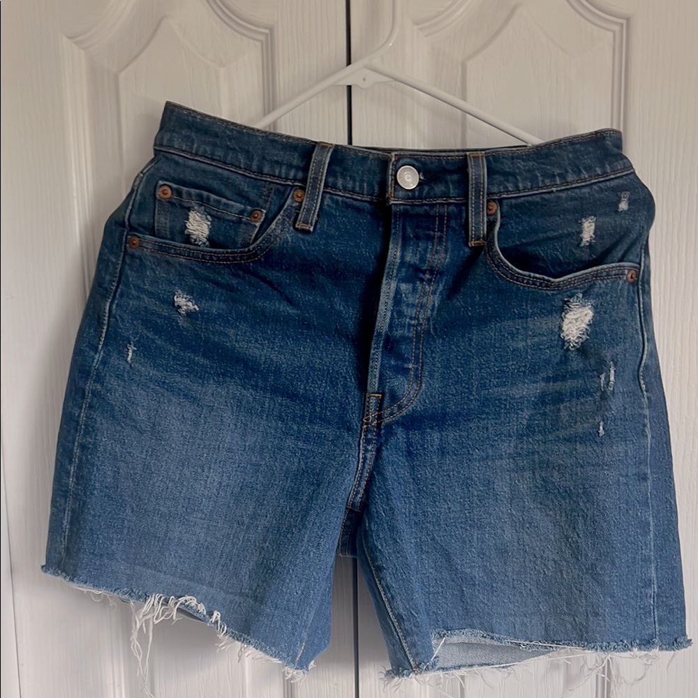 NWOT Levi's Blue Jean Shorts Distressed High-Rise size 27